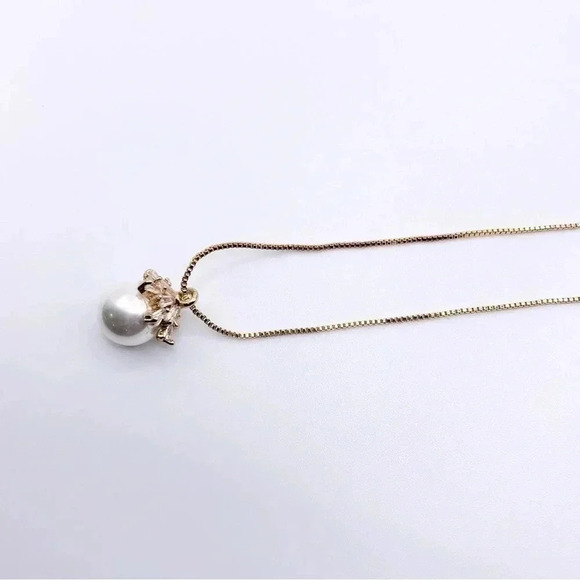 LUCY single floating pearl necklace - Picture 1 of 5